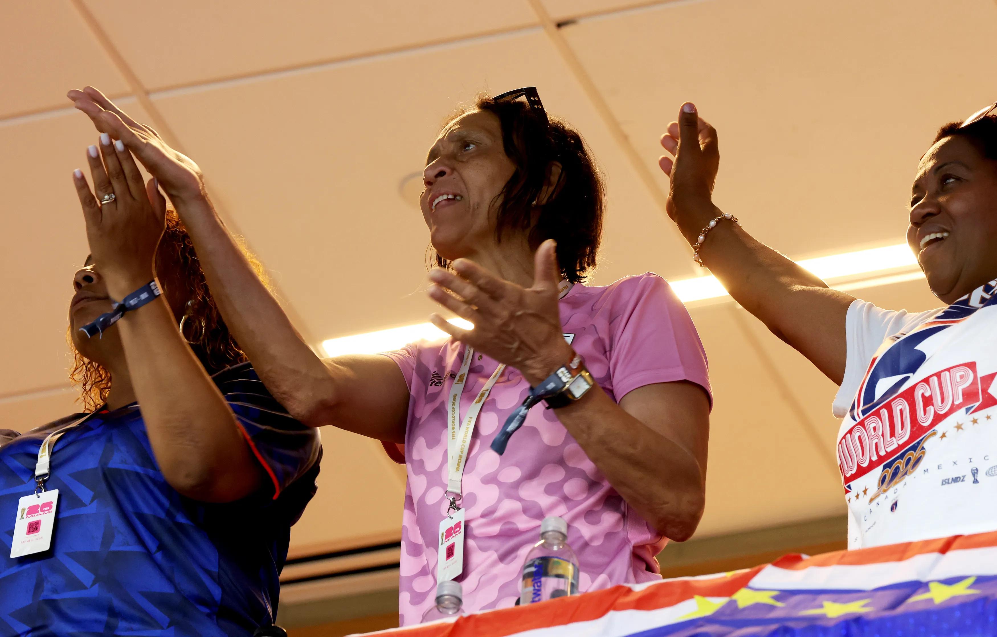 Cabo Verde hails its heroes as Vozinha's family is reunited