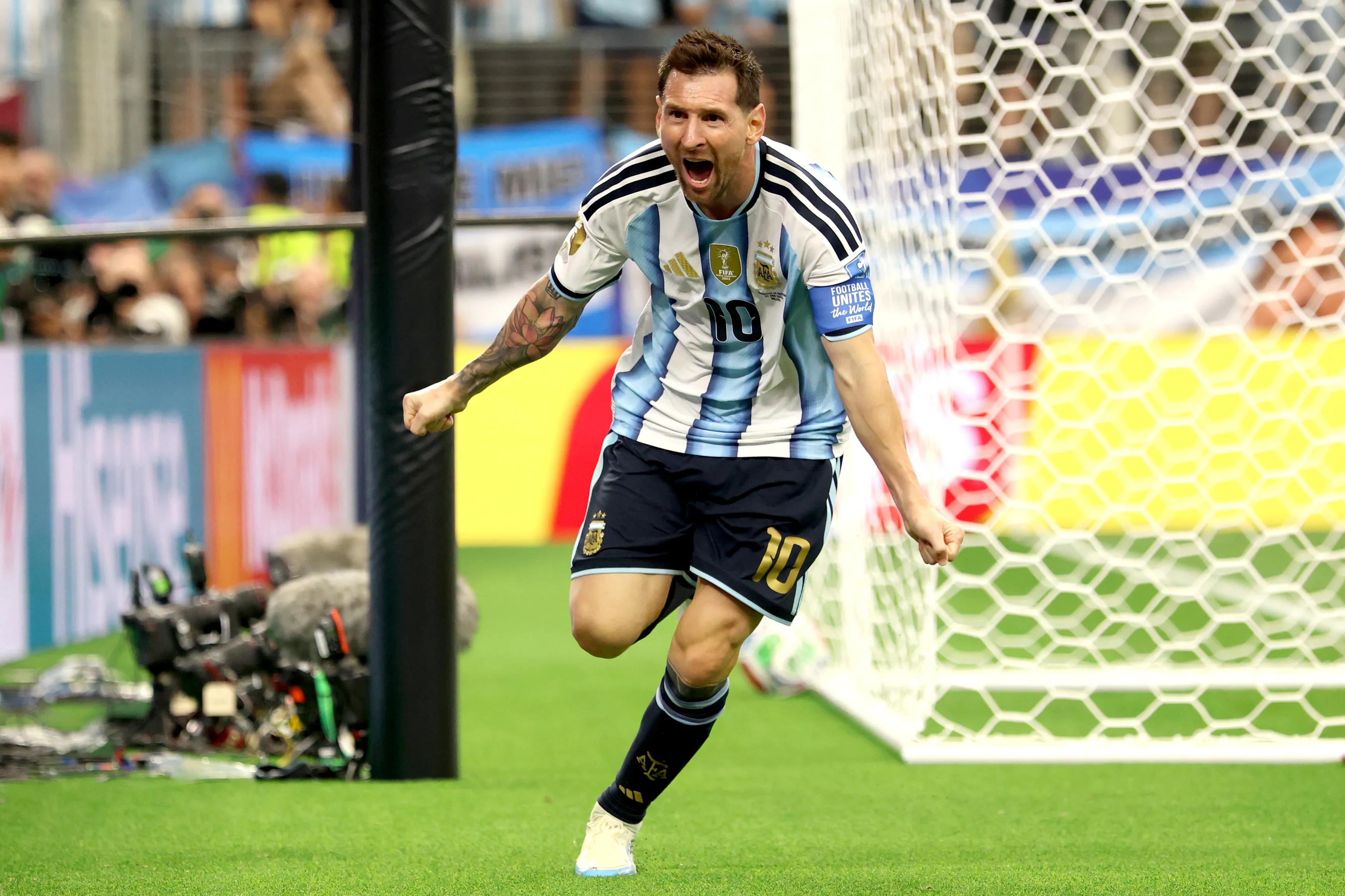 Argentina's Messi hails complete team effort